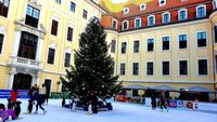 Eisbahn im Taschenbergpalais &ndash; &copy; Martina Wegener (Eberhardt TRAVEL)
