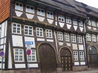 das schiefe Haus