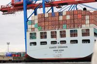 Containerschiff &ndash; &copy; Harald Kühne (Eberhardt TRAVEL)