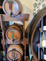 Selbst sind hier Mann oder Frau beim Weinzapfen! &ndash; &copy; Anne Schröder (Eberhardt TRAVEL)