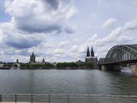 Flusskreuzfahrt A-ROSA • Der Rhein & der Kölner Dom während der Stadtrundfahrt in Köln &ndash; &copy; Franziska Bergmann (Eberhardt TRAVEL)