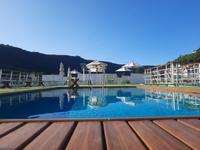 Flusskreuzfahrt mit A-ROSA FLORA • Pool auf dem Sonnendeck &ndash; &copy; Franziska Bergmann (Eberhardt TRAVEL)