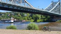 Fahrradtour auf dem Elberadweg - am Blauen Wunder &ndash; &copy; Kristin Weigel (Eberhardt TRAVEL)