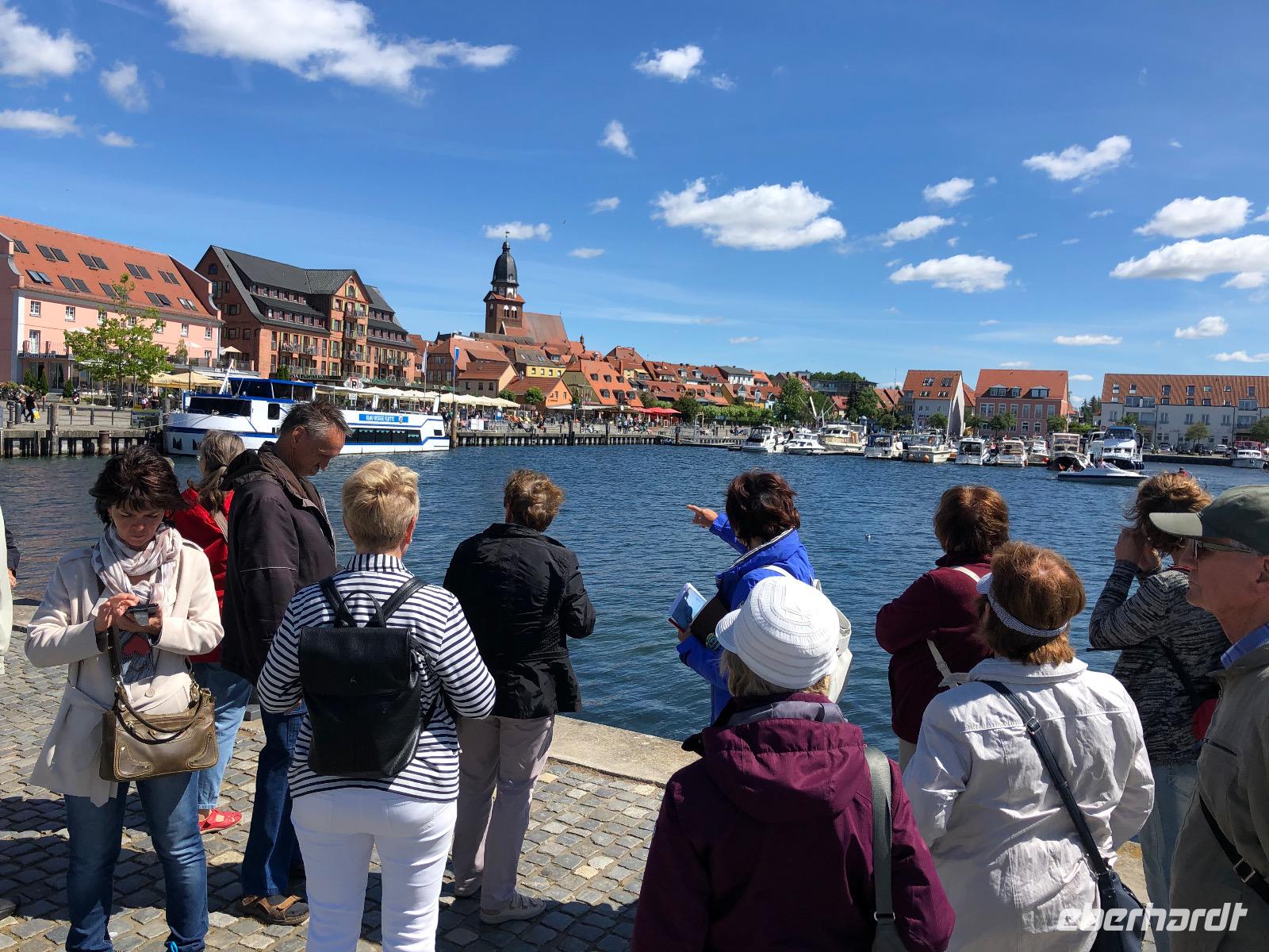 Stadrundgang der Reisegruppe in Waren/Müritz &ndash; &copy; Sabine C. Seifert (Eberhardt TRAVEL)