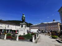 Mozartplatz mit Mozartstatue, Salzburg &ndash; &copy; Simone Willner (Eberhardt TRAVEL)