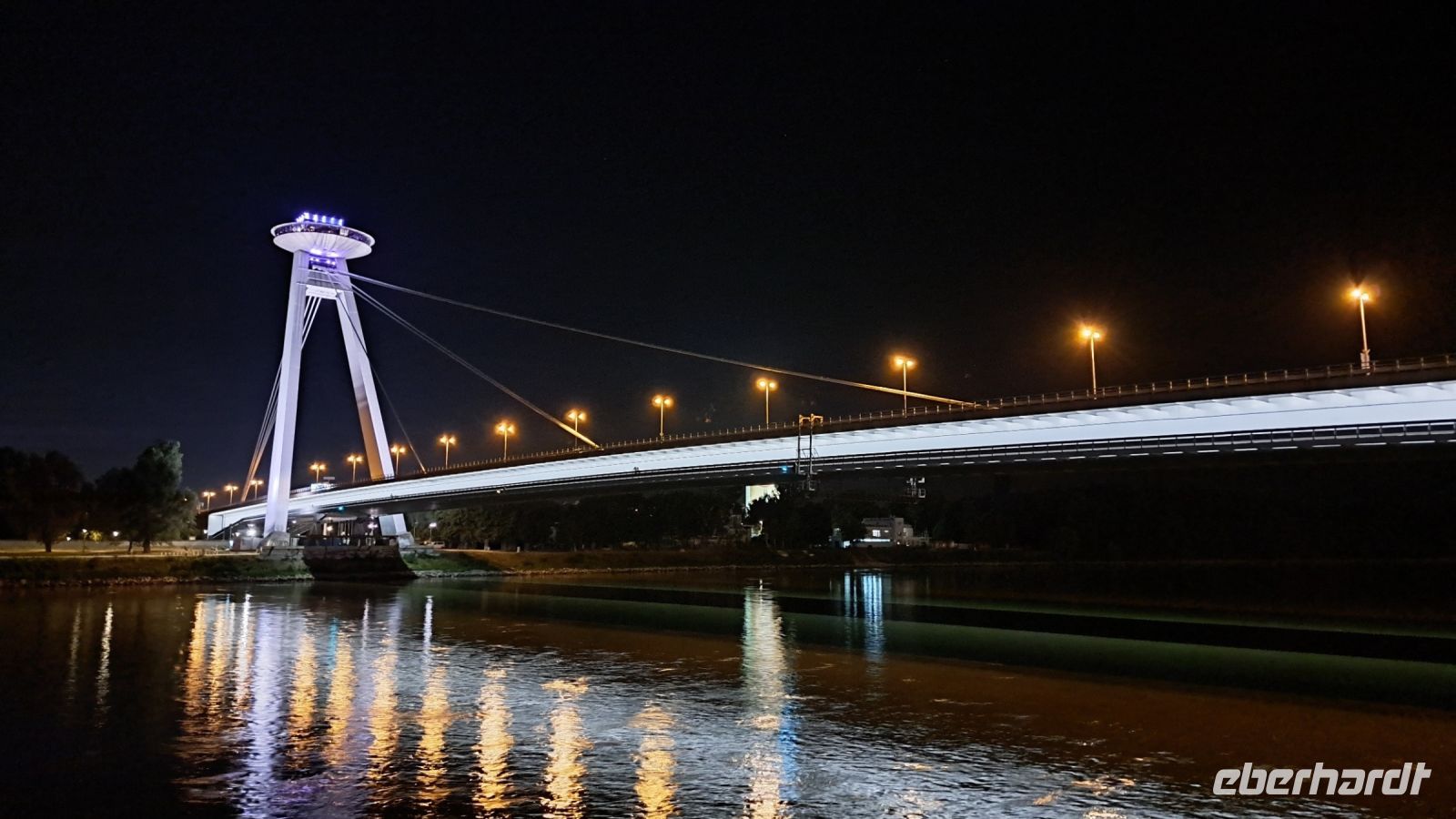 Bratislava bei Nacht 1 &ndash; &copy; Marion Kottlos (Eberhardt TRAVEL)
