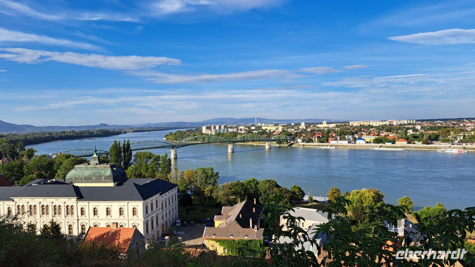 Esztergom - Blick von der Kathedrale zur Donau.jpg &ndash; &copy; Marion Kottlos (Eberhardt TRAVEL)