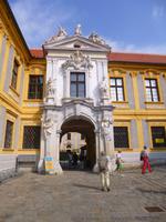 Prunkportal und Eingang zum Stiftshof, Dürnstein &ndash; &copy; Isabel Schirmer (Eberhardt TRAVEL)