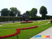 im Park vom Schloss SchÃ¶nbrunn (2) &ndash; &copy; Simone Weißer (Eberhardt TRAVEL)