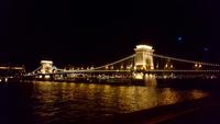Kettenbrücke bei Nacht