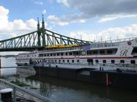 118 MS Rossini an Freiheitsbrücke &ndash; &copy; Annette Weise (Eberhardt TRAVEL)