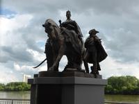2. Die Maria-Theresia-Statue an der Ufer- Promende der Donau   P1070090 &ndash; &copy; Birgit Hornung (Eberhardt TRAVEL)