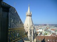 wunderschöne farbige Dachziegel der Domkirche