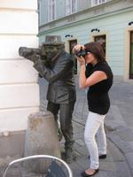 Bratislava - Zwei Paparazzis &ndash; &copy; Annette Zocher (Eberhardt TRAVEL)