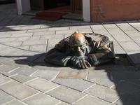 Bratislava - Der Mann aus dem Gulli &ndash; &copy; Annette Zocher (Eberhardt TRAVEL)