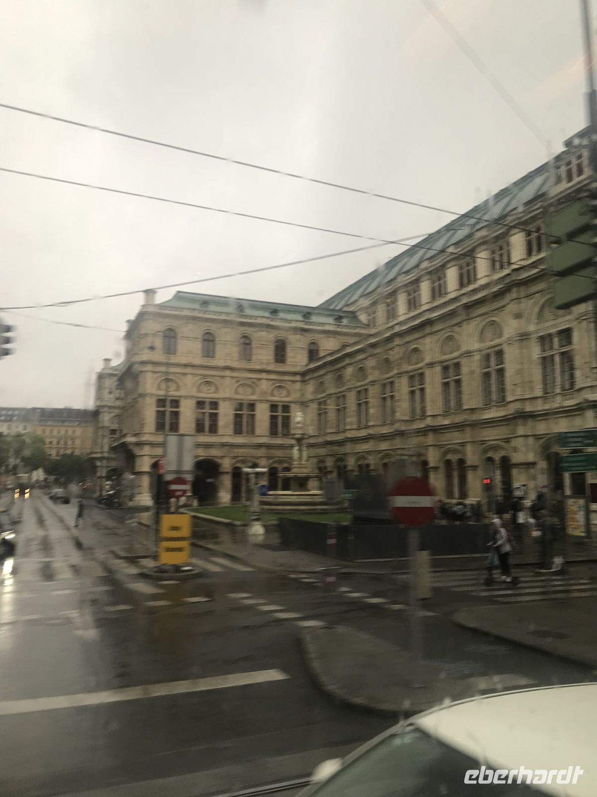 8.5.24 Wien - Vorbei an der Staatsoper &ndash; &copy; Renate Schuster (Eberhardt TRAVEL)