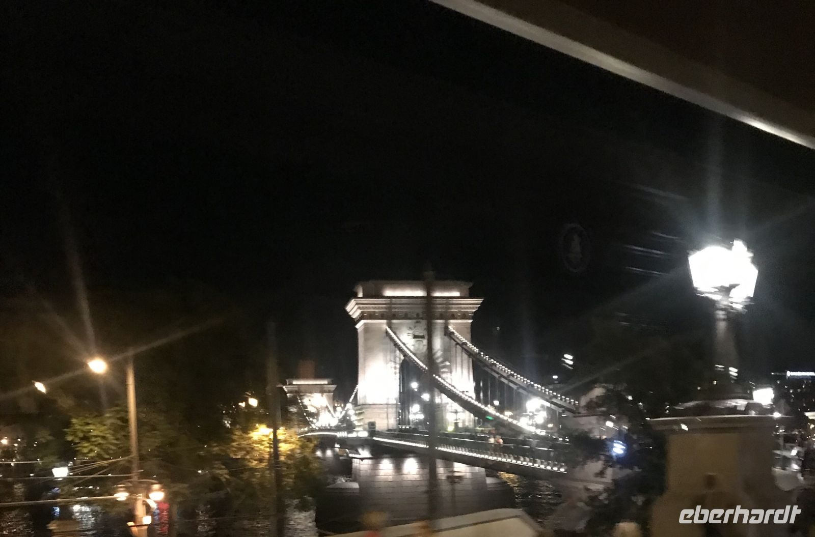 9.5.24 Budapest bei Nacht - Kettenbrücke &ndash; &copy; Renate Schuster (Eberhardt TRAVEL)