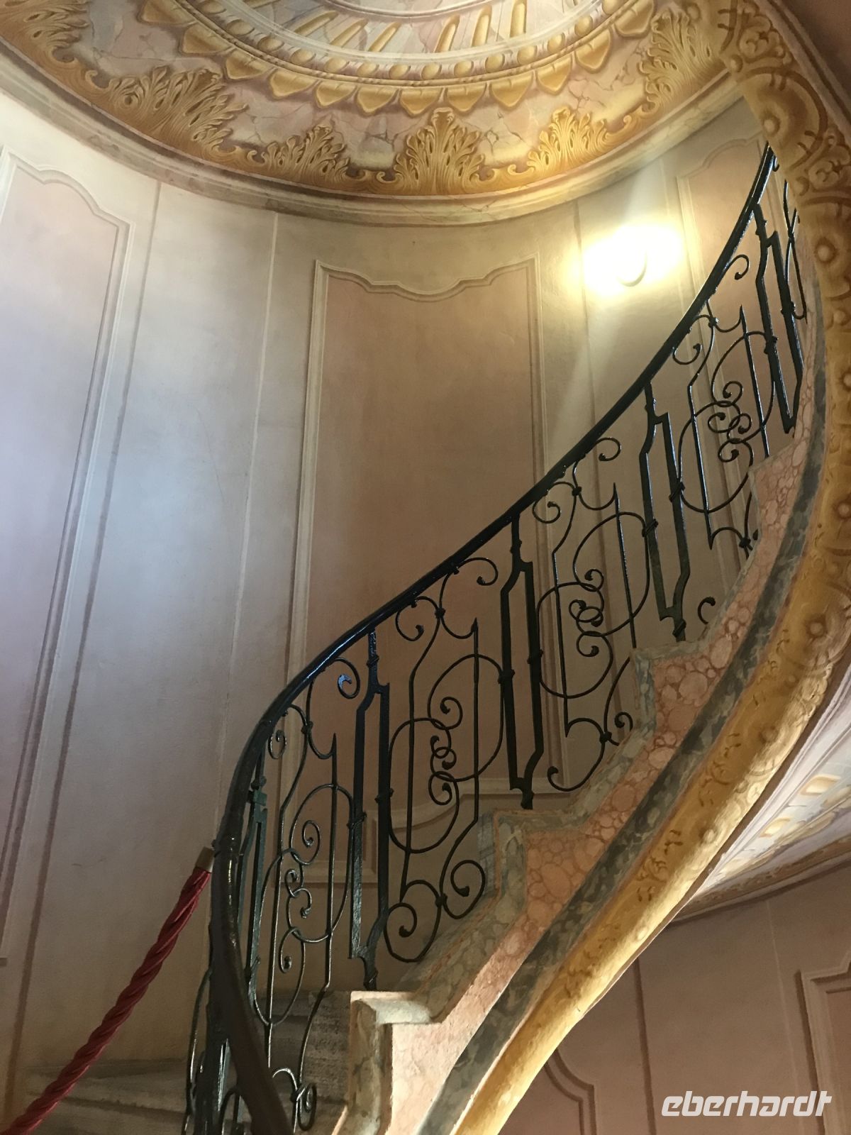 Sonntag 12.5.24 Stift Melk - Blick auf die goldene Wendeltreppe -Nordturm &ndash; &copy; Renate Schuster (Eberhardt TRAVEL)