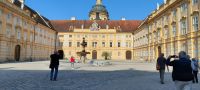 Sonntag 12.5.24 Stift Melk - UNESCO Welterbe (außer mir, steht niemand im Weg) &ndash; &copy; Renate Schuster (Eberhardt TRAVEL)