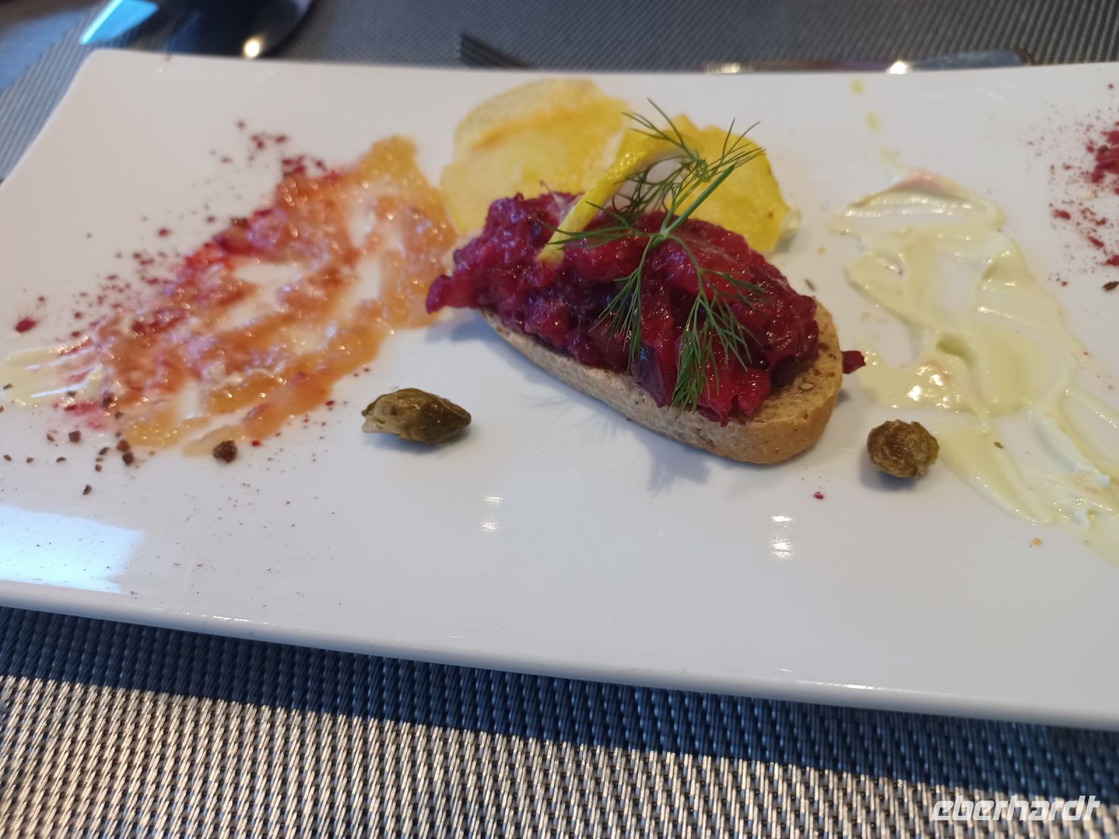 Tatar mit Rote Beete u. gebeiztem Lachs &ndash; &copy; Ute Solf (Eberhardt TRAVEL)