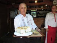  Empfang mit Brot und Salz &ndash; &copy; Adelheid Fritzsche (Eberhardt TRAVEL)