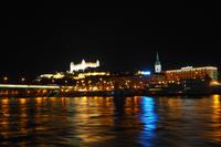 P9100185, Bratislava bei Nacht (Rückfahrt) &ndash; &copy; Claudia Hartwich (Eberhardt TRAVEL)