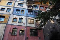 P9110193, Hundertwasserhaus in Wien &ndash; &copy; Claudia Hartwich (Eberhardt TRAVEL)