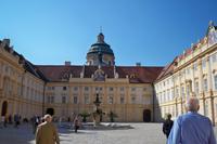 2. Innenhof Stift Melk &ndash; &copy; Irene Schneider (Eberhardt TRAVEL)