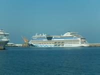 140 AIDAdiva in Muscat_Oman &ndash; &copy; Patrick Fritzsche (Eberhardt TRAVEL)