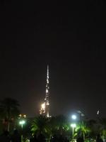 Beginn Feuerwerk Silvester 2013 mit Blick zum Burj Khalifa &ndash; &copy; Anne Schröder (Eberhardt TRAVEL)