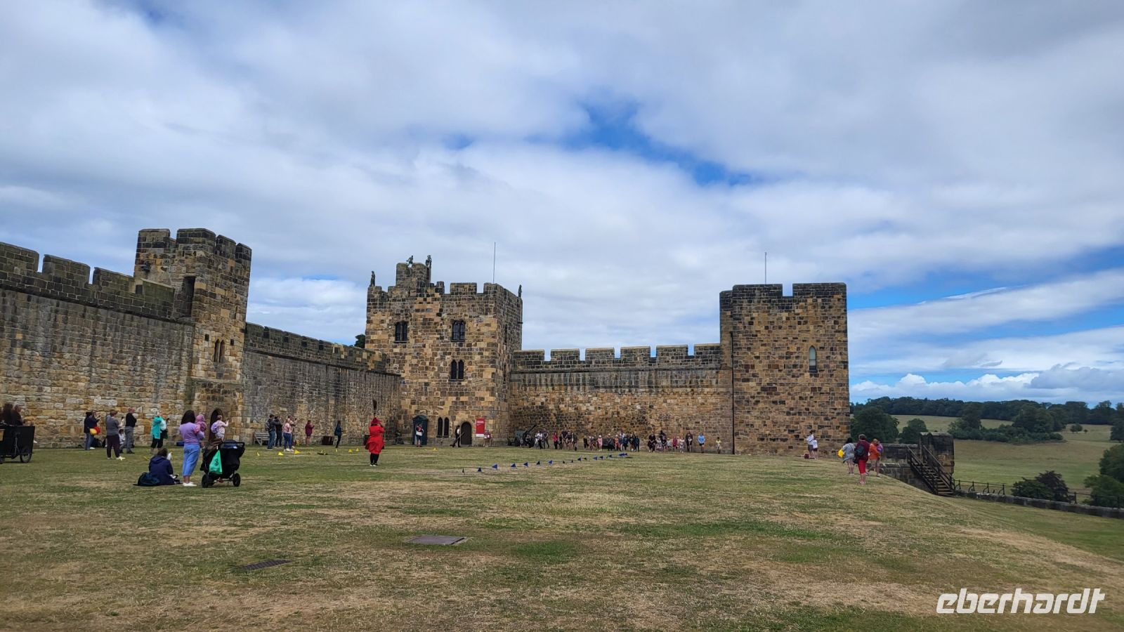 213 – England, Alnwick Castle &ndash; &copy; Vivien Fiedler (Eberhardt TRAVEL)