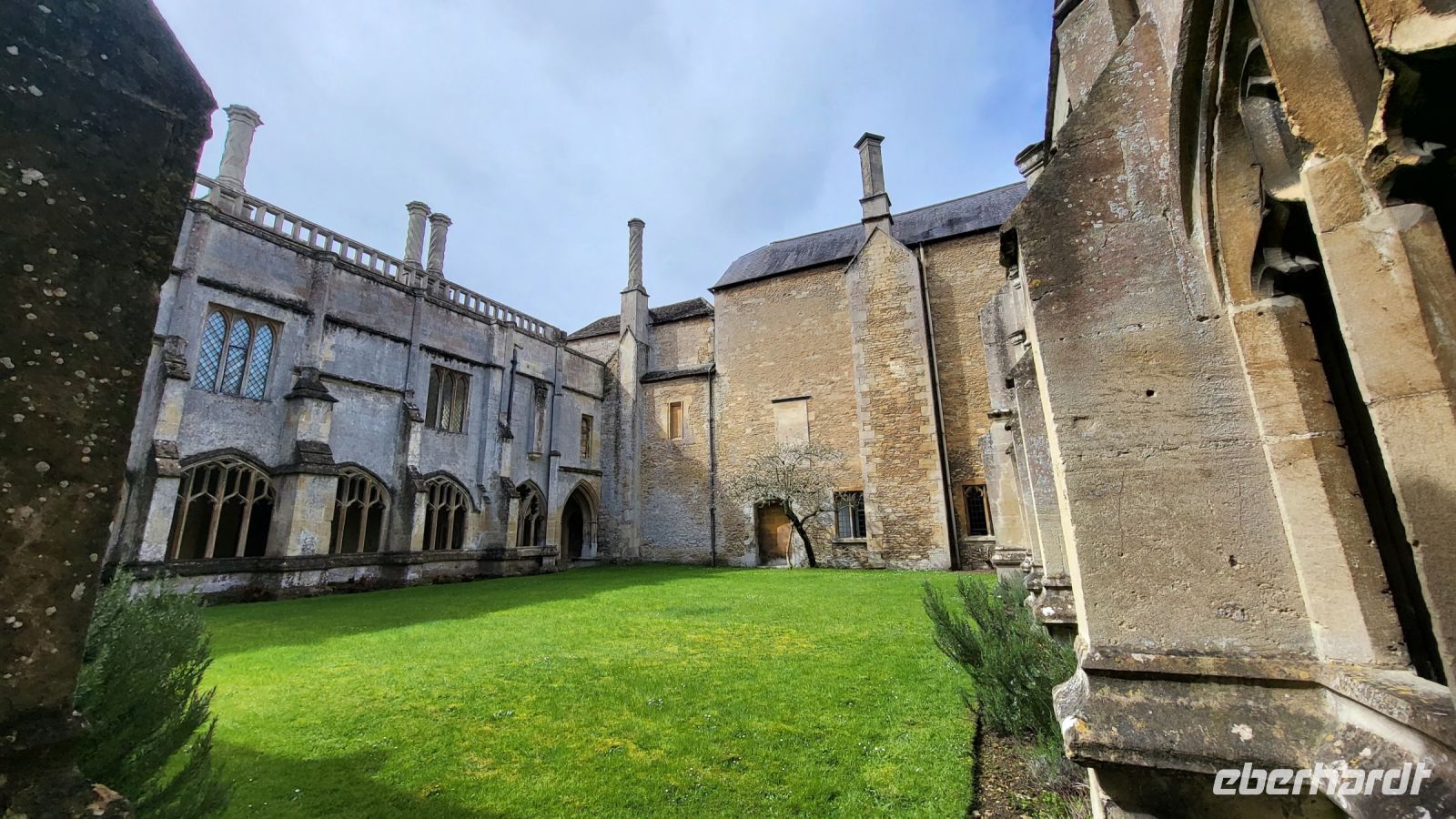 094 – England, Lacock, Abbey &ndash; &copy; Vivien Fiedler (Eberhardt TRAVEL)