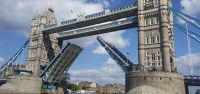 20230520 153610 die Tower Bridge wird geöffnet &ndash; &copy; Marlies Thrum (Eberhardt TRAVEL)