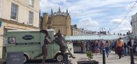 20230521 112524 Markt an der Kirche in Cirencester &ndash; &copy; Marlies Thrum (Eberhardt TRAVEL)