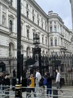 Downing Street No. 10/11 - Regierungssitz des Premiers und Schatzkanzlers - London &ndash; &copy; Nicole Madeleine Ogola (Eberhardt TRAVEL)