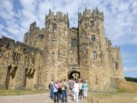 Alnwick - Gruppe &ndash; &copy; Claudia Bernhardt (Eberhardt TRAVEL)