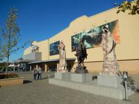 vor den Warner Bros. Studios  &ndash; &copy; Manuela Kreuz (Eberhardt TRAVEL)