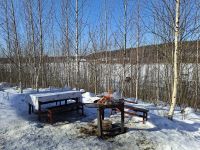 Jämsä - Himos Center (Grillwürstchen-Snack außerhalb der Grill-Kota)  &ndash; &copy; Katrin Deutschbein (Eberhardt TRAVEL)