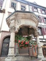 Sechs-Eimer-Brunnen Obernai &ndash; &copy; Ingrid Langer (Eberhardt TRAVEL)