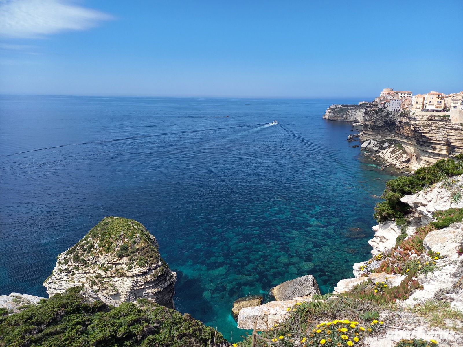 Bonifacio immer im Blick &ndash; &copy; Franciska Bauer (Eberhardt TRAVEL)