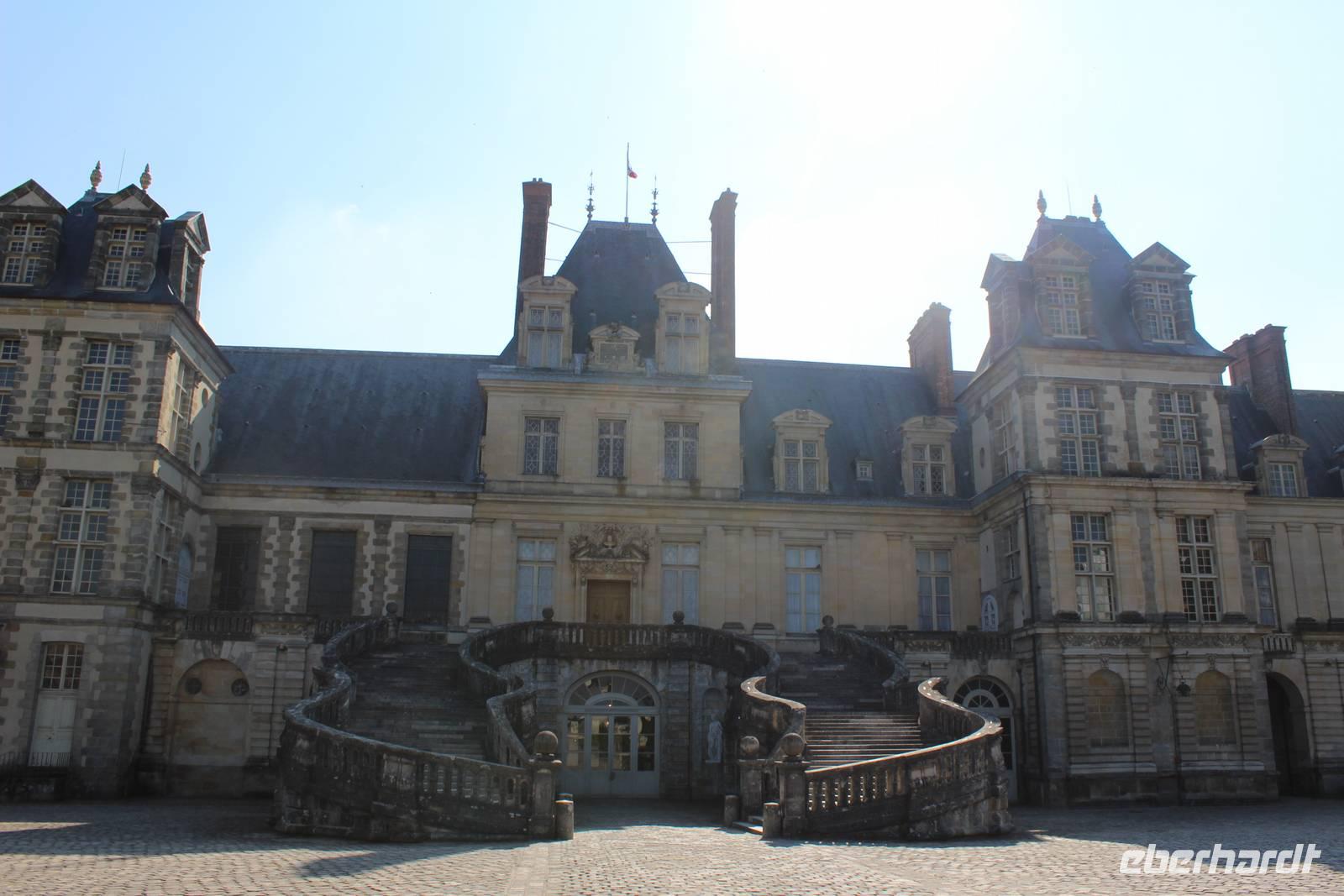 Hufeisenförmige Treppe Schloss Fontainebleau  &ndash; &copy; Sandra Rößle (Eberhardt TRAVEL)