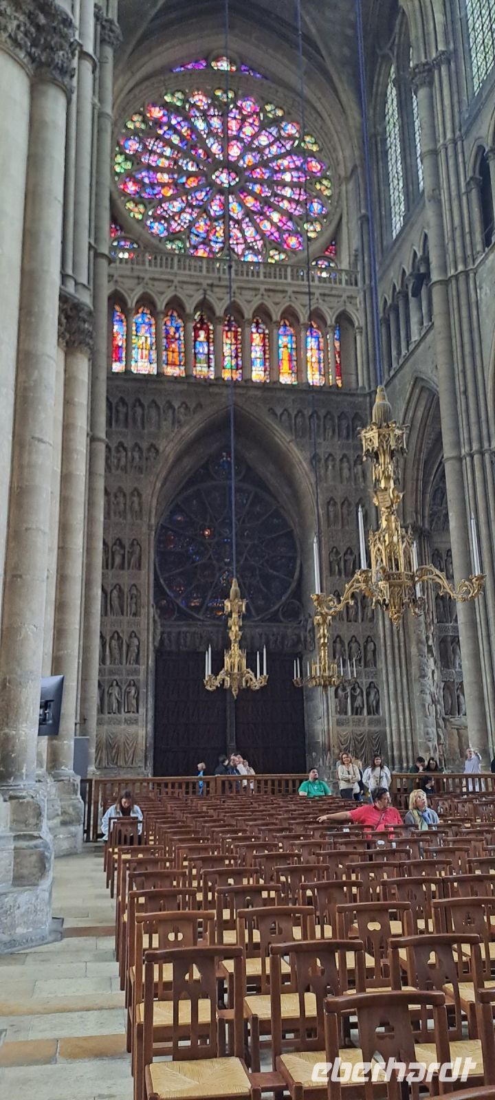 Fensterrosette mit Gestühl Kathedrale Reims &ndash; &copy; Katja Haubold (Eberhardt TRAVEL)