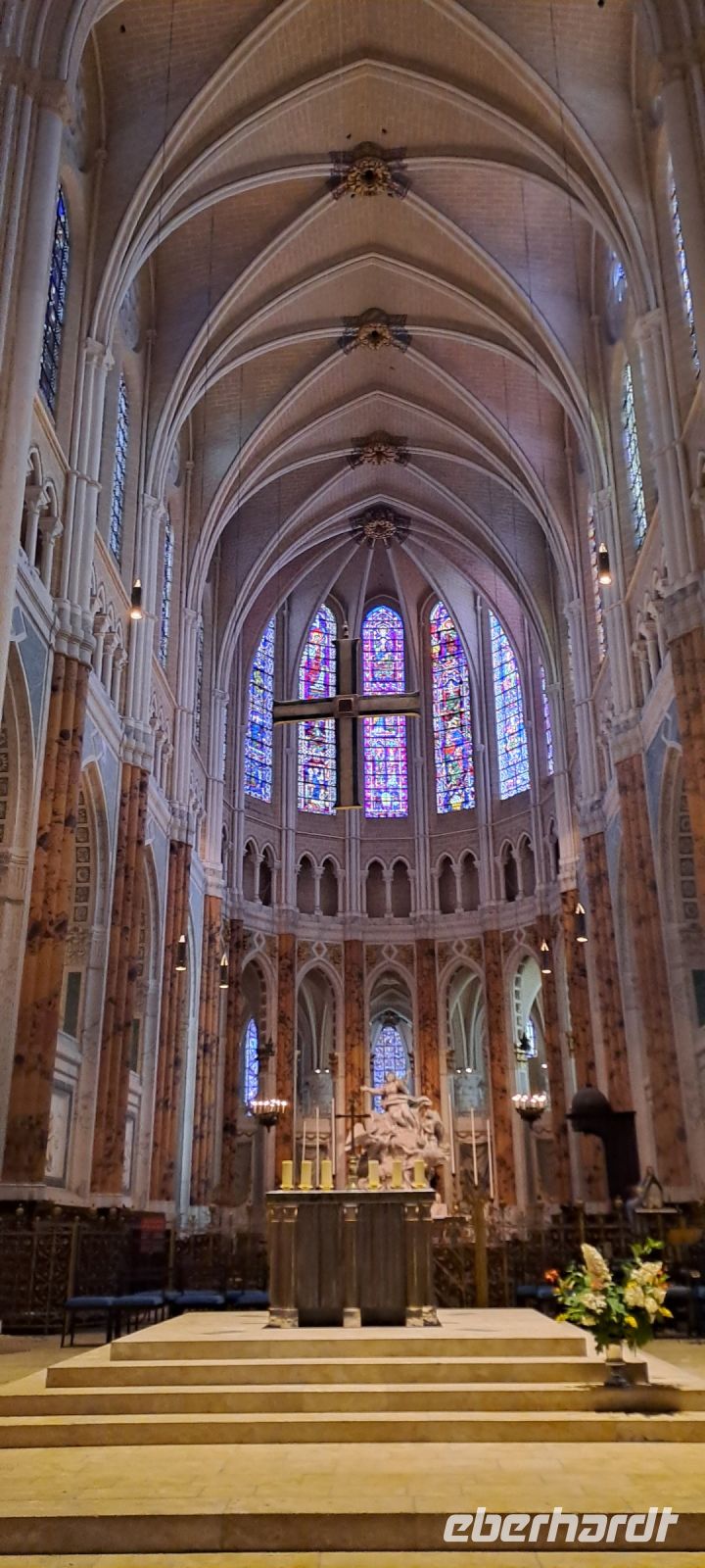 Chartres, Kirchenschiff (2) &ndash; &copy; Katja Haubold (Eberhardt TRAVEL)
