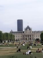 Der Sommer in Paris, im Hintergrund die Militärschule