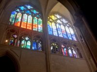 Moderne Glasfenster in der Kathedrale Saint Gatien in Tours &ndash; &copy; Alicia Eckert (Eberhardt TRAVEL)