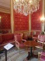 An diesem Tisch hat Napoleon seine Abdankung unterschrieben &ndash; &copy; Alicia Eckert (Eberhardt TRAVEL)