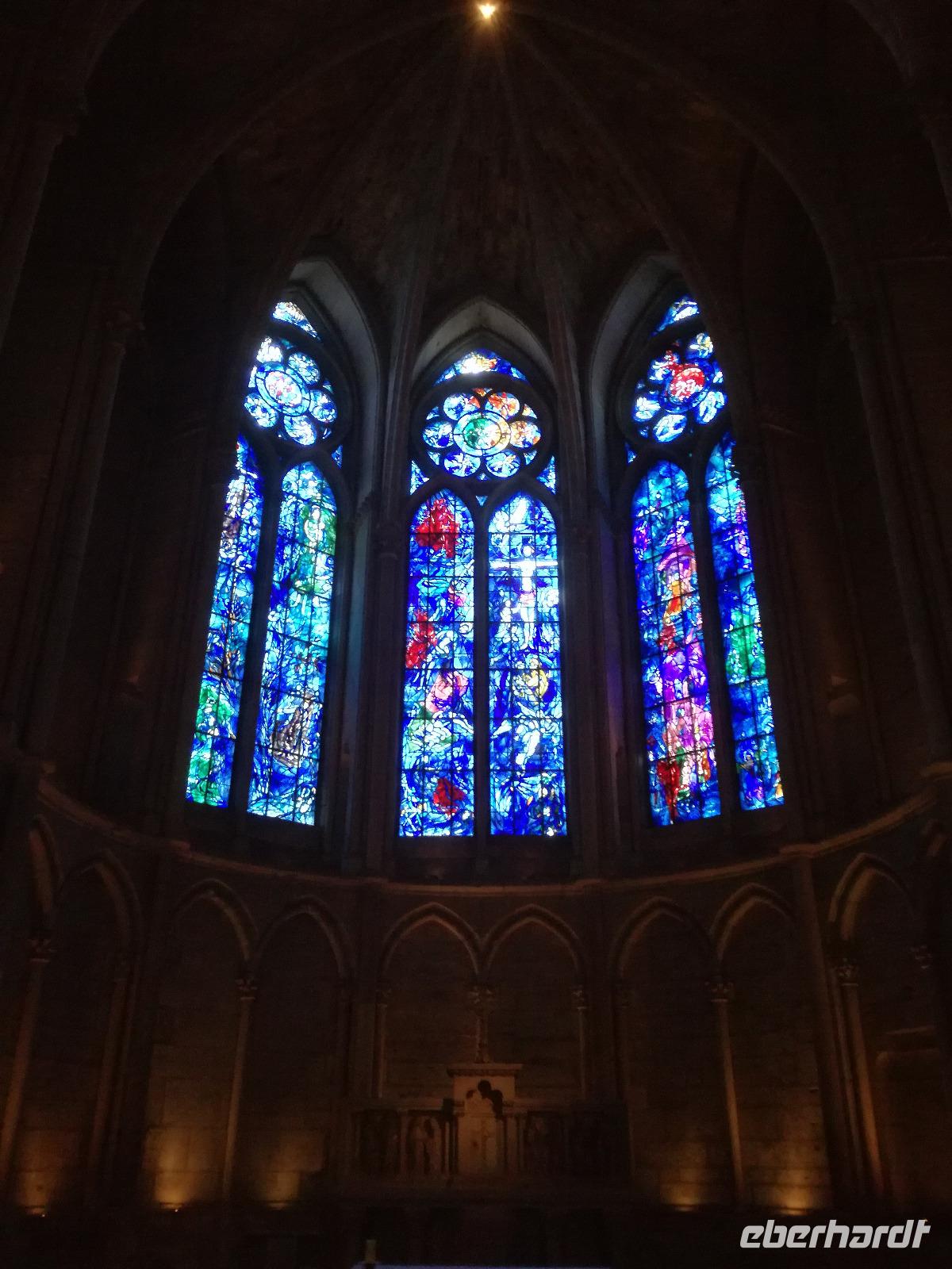 006. Kirchenfenster vo Marc Chagall &ndash; &copy; Sophie Hof (Eberhardt TRAVEL)