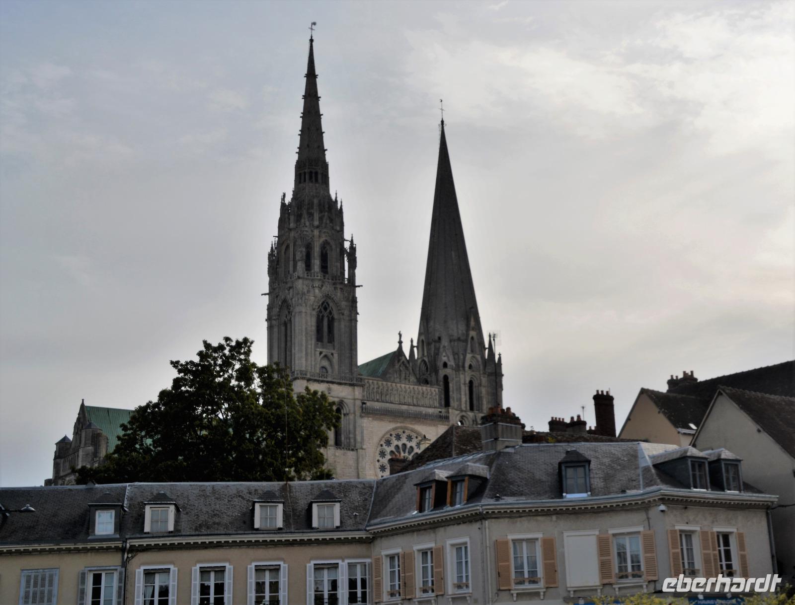 erster Blick auf Chartres &ndash; &copy; Gina Egenolf (Eberhardt TRAVEL)