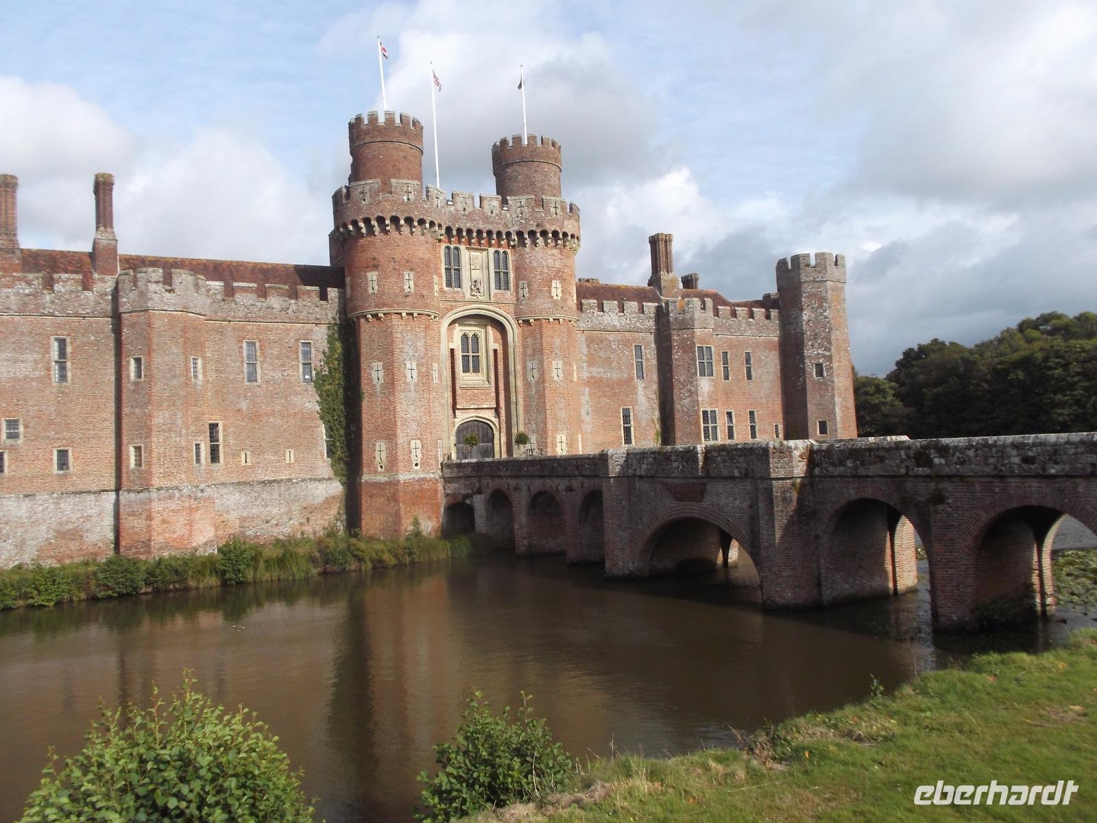 Herstmonceux Castle, Haupteingang &ndash; &copy; Michael Krause (Eberhardt TRAVEL)
