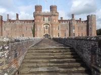Herstmonceux Castle, Haupteingang &ndash; &copy; Michael Krause (Eberhardt TRAVEL)